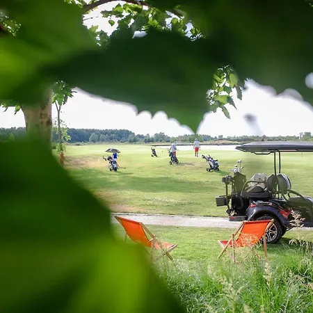 Golf W Sobieniach דירה Sobienie Jeziory